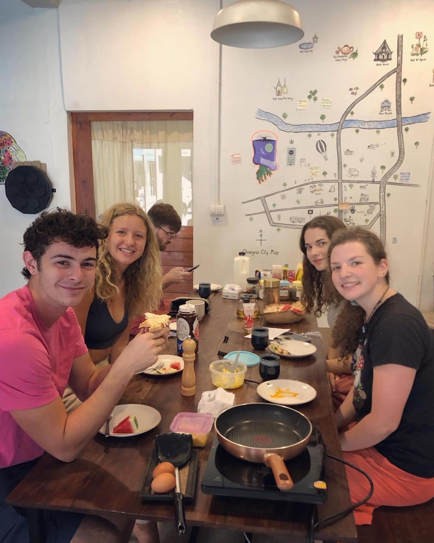 Together Backpackers Hostel Чианграй Экстерьер фото